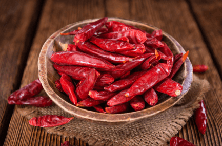 Premium 334/S4/Sannam red chillies with bright red colour and medium heat